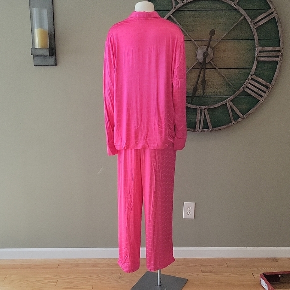 Skims Jaquard Long Sleeve Button Up With Skims Logo In Hot Pink - Picture 4 of 16
